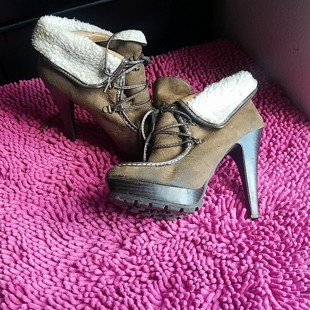 Heeled boots